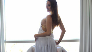 Assista Ashley Adams Covered from Head to Toe in Lotion no GEEZ.TUBE - os melhores vídeos