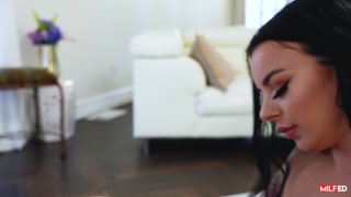 Obejrzyj Thong-Wearing MILF Payton Preslee's Deepthroat na GEEZ.TUBE - najlepsze filmy
