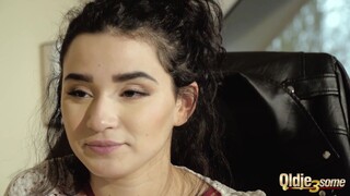 Old and Young Mix in 3Some Blowjob Fun - безкоштовне порно на GEEZ.TUBE