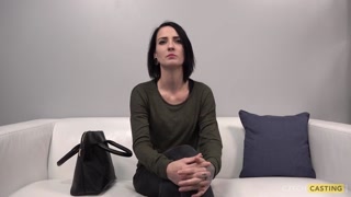 Anna - Classy Czech Brunette with Tattoos in Casting - gratis porno op GEEZ.TUBE