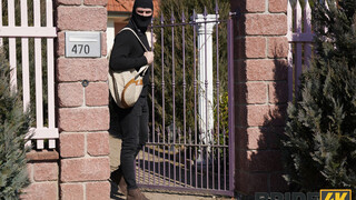 Deny Lou in Czech Hillbilly Robbery POV - gratis porno op GEEZ.TUBE