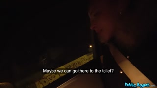 Doggystyle Fuck in Public Toilet - pornô grátis no GEEZ.TUBE