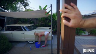 GEEZ.TUBE에서 Small Tits, Big Car을(를) 시청하세요 - 최고의 비디오