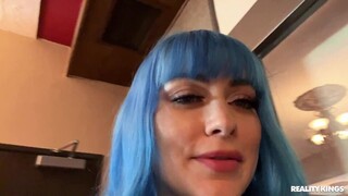 Bathroom Tryst with Tattooed Babes - 在GEEZ.TUBE上的免费色情内容