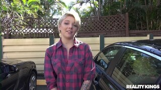 Watch Blonde Teen's Blowjob and Cumshot on GEEZ.TUBE - the best videos