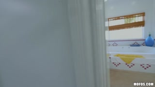 Schau  POV with Lena Paul's Big Tits auf GEEZ.TUBE - die besten Videos