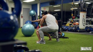 Bubble Butt Gym Babe - GEEZ.TUBE에서 무료 포르노