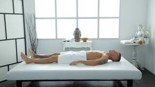 Freya Dee's Small Boobs Get Oiled Up - kostenlose Pornos auf GEEZ.TUBE