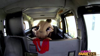 Outdoor Car Blowjob - Taxi Cab Fun - porno gratis en GEEZ.TUBE