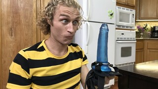 Trimmed Pussy Takes Strap-On - kostenlose Pornos auf GEEZ.TUBE
