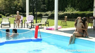 Nesty Gre and Anita Pearl's Strap-on Play - porno gratuito su GEEZ.TUBE