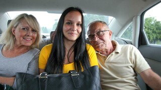 Blowjob and Handjob with Grandpa and Ladies - porno gratuito su GEEZ.TUBE