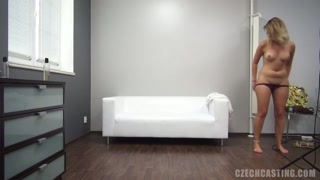 Czech Blonde Anna’s Naughty Casting Adventure - porno gratuito su GEEZ.TUBE