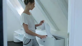 Bekijk Come With Anjelica op GEEZ.TUBE - de beste video's