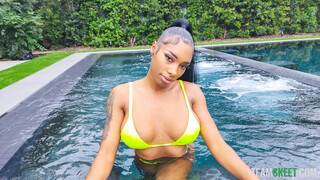 GEEZ.TUBE에서 Hot Teen Jaymee Green’s Bikini Reveal을(를) 시청하세요 - 최고의 비디오