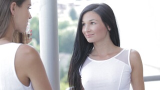 Miniskirt Lesbians Silvie & Keira Go Wild in Bed - kostenlose Pornos auf GEEZ.TUBE
