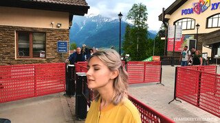 Guarda Steamy Gondola Lift Creampie - Eva Elfie su GEEZ.TUBE - i migliori video