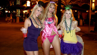 Obejrzyj Raver Babe Gangbang Jade Nile Winter Bell Cadence Lux Kiara Cole na GEEZ.TUBE - najlepsze filmy