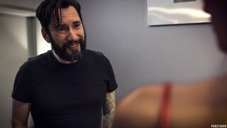 Natural Tits Brunette Takes Big Cock in Hardcore Threesome - pornô grátis no GEEZ.TUBE