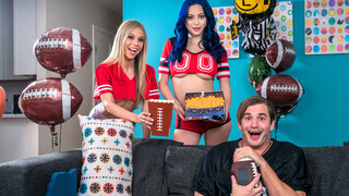 Blonde vs Brunette - Taboo Threesome with Big Cock - 在GEEZ.TUBE上的免费色情内容