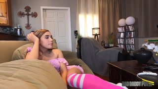 Hot Teen Alita Lee Submits to Step Daddy - porno gratuito su GEEZ.TUBE