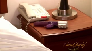 Kelly finds bliss with her vibrator - หนังโป๊ฟรีที่ GEEZ.TUBE
