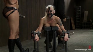 Blonde in Metal Bondage - Hardcore BDSM with James Deen & Isis Love - porno gratuit sur GEEZ.TUBE