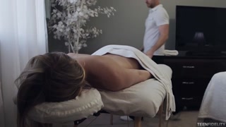 ดู Chloe Scott’s Young Pussy Massaged Deep บน GEEZ.TUBE - วิดีโอที่ดีที่สุด