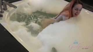 Amarna Miller’s footjob leads to creampie - GEEZ.TUBE पर मुफ़्त पोर्न