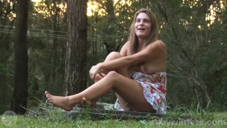 Blonde beach babe Maria W flashes her tight body - porn gratis di GEEZ.TUBE