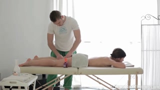 Surprise anal after massage for tiny Raisa - gratis porno op GEEZ.TUBE