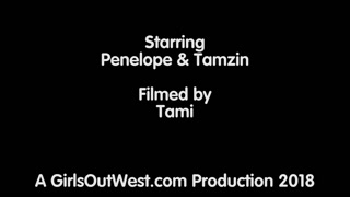 Guarda Blonde Hotties Penelope & Tamzin Interview su GEEZ.TUBE - i migliori video