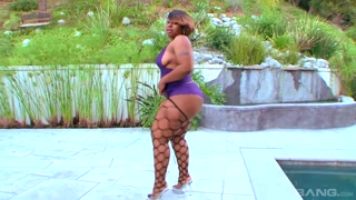 Brownie Deluxxx in Fishnets Takes a Big Load to the Face - GEEZ.TUBE에서 무료 포르노