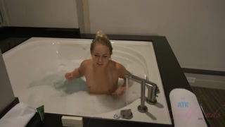 Assista Amateur girlfriend Scarlett Sage gets her tight pussy filled no GEEZ.TUBE - os melhores vídeos