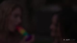 Lesbian Lolita Threesome - Rainbow Toy Orgasms - porno gratuito su GEEZ.TUBE