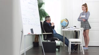 Brunette teacher Melisa Benz works her hands on older guy - pornô grátis no GEEZ.TUBE