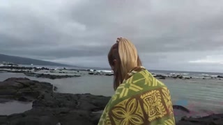 Hairy Haley Reed Teased in Hawaii - Small Tits & Tattoo - 在GEEZ.TUBE上的免费色情内容