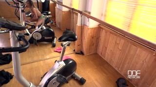 Hot Gym BJ - Stasy Riviera Small Tits & Tight Pussy - porn percuma di GEEZ.TUBE