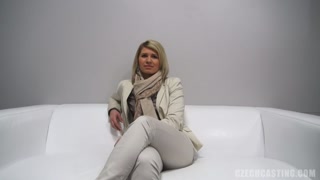 Bekijk Sarka the Czech Babe Takes It Anal & Hard op GEEZ.TUBE - de beste video's