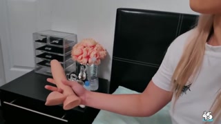 Blonde Teen Aria Banks Fucks Herself Hard in Pink Stockings - kostenlose Pornos auf GEEZ.TUBE