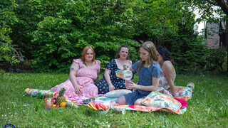 Big Ass Stepmoms Gertruda and XXL Lady Fuck Skinny Maya Sinn in Lesbian Group - pornô grátis no GEEZ.TUBE
