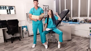 Nurse Stella Nash Deep Throats London Pierce in Hot Diagnosis - pornô grátis no GEEZ.TUBE