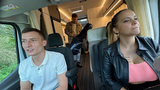 Czech Babe Jennifer Mendez Takes Hitchhiker Musician on Wild BangVan Adventure - GEEZ.TUBE पर मुफ़्त पोर्न