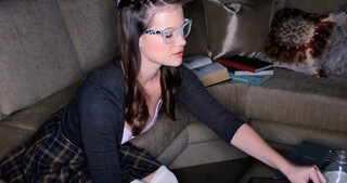 School Girl Fantasies Come True with Alison Rey - gratis porr på GEEZ.TUBE