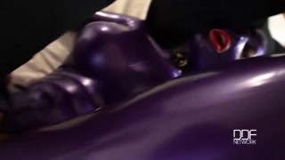 Latex Spanking Fantasy - Latex Lucy Takes the Punishment - porno gratuito su GEEZ.TUBE