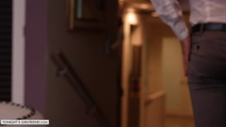 Stocking-Clad Asian Pornstar Gives BJ and Gets Fucked in Hotel - 在GEEZ.TUBE上的免费色情内容