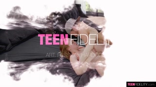 Teenage freckles meet hardcore fucking - volné porno na GEEZ.TUBE