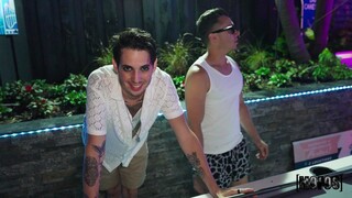 Ass Fingering and Blowjob at the Bikini Bar - GEEZ.TUBE에서 무료 포르노