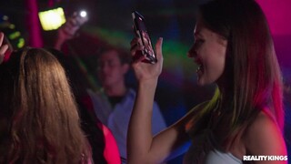Public Sex in a Nightclub - gratis porno op GEEZ.TUBE