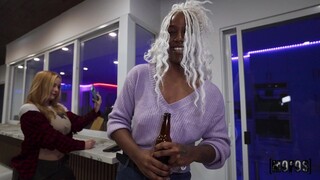 Zoey Sucks and Fucks - GEEZ.TUBE에서 무료 포르노